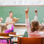 En démocratie, l’éducation n’est pas (seulement) un droit. C’est un devoir. En démocratie, l’éducation n’est pas (seulement) un droit. C’est un devoir.