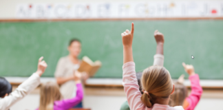 En démocratie, l’éducation n’est pas (seulement) un droit. C’est un devoir. En démocratie, l’éducation n’est pas (seulement) un droit. C’est un devoir.