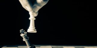 Une ministre de l’enseignement qui divise pour mieux régner